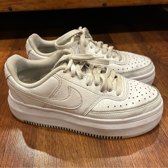 Nike Womens Court Vision Low Triple White Lace Up Shoes Sneakers Size 7 - Picture 3 of 8